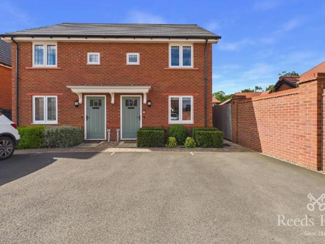 2 bedroom semi detached house for sale