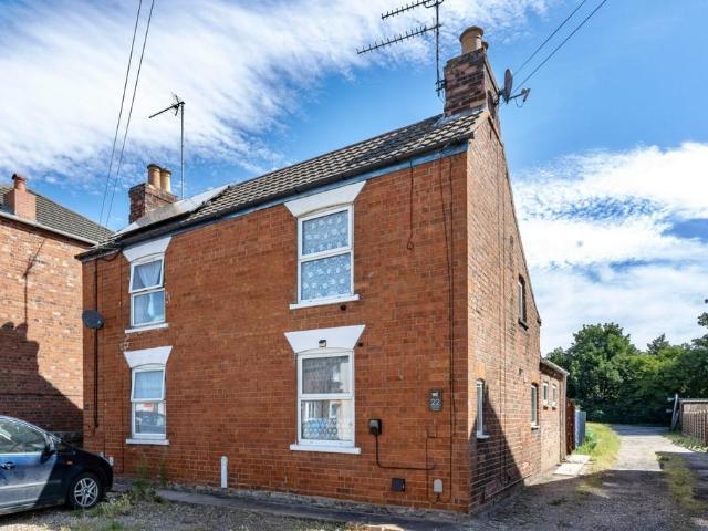 2 bedroom semi detached house for sale