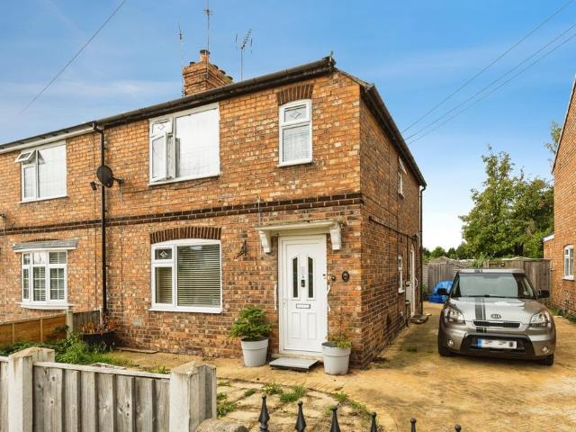 2 bedroom semi detached house for sale