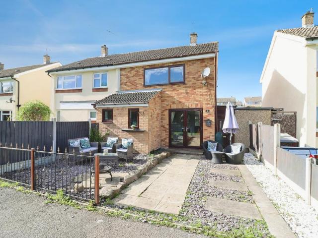 2 bedroom semi detached house for sale
