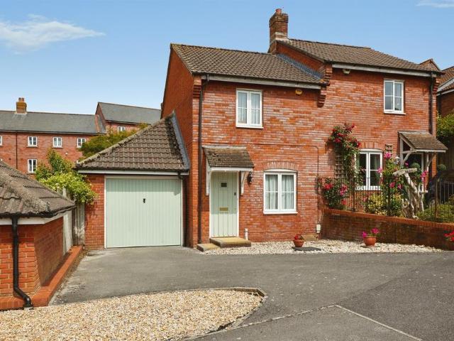 2 bedroom semi detached house for sale