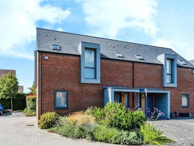 2 bedroom semi detached house for sale