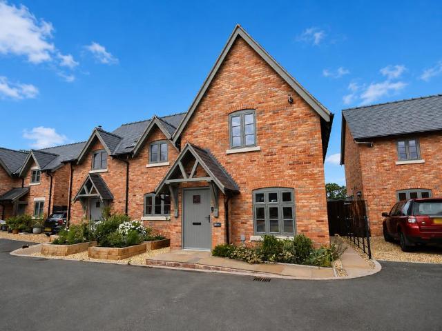 2 bedroom semi detached house for sale