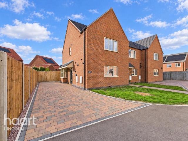 2 bedroom semi detached house for sale