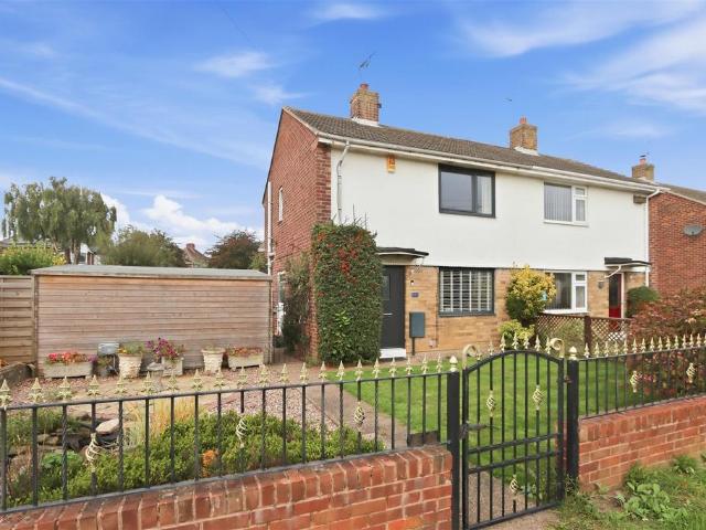 2 bedroom semi detached house for sale