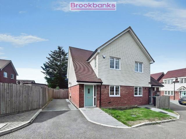 2 bedroom semi detached house for sale