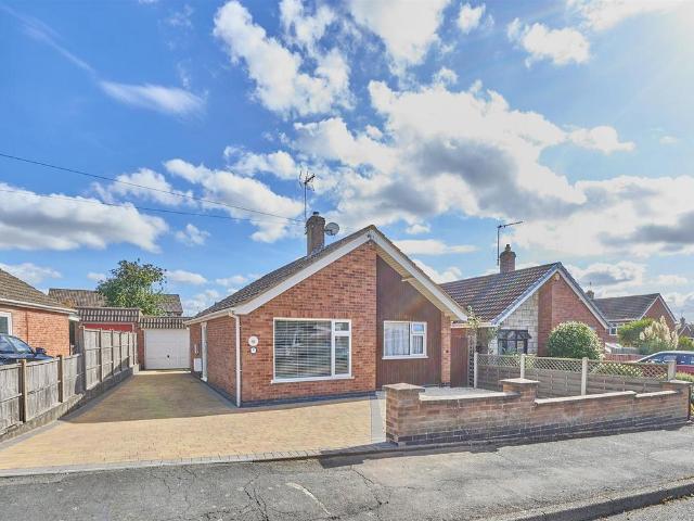 2 bedroom detached bungalow for sale