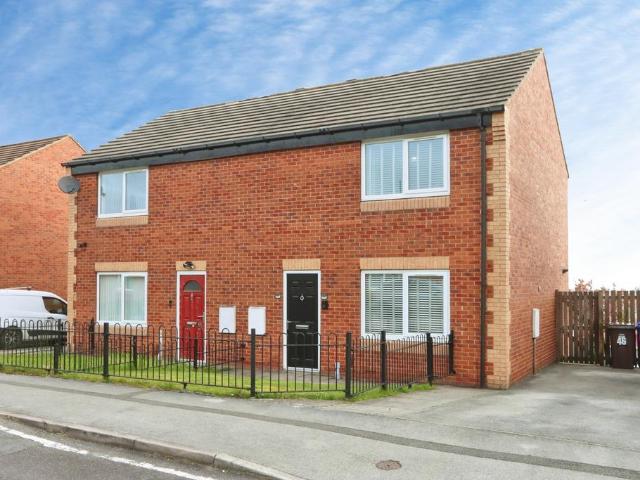 2 bedroom semi detached house for sale