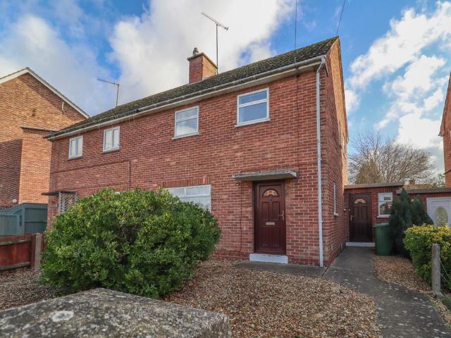 2 bedroom semi detached house for sale