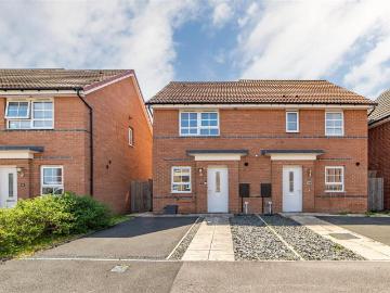 2 bedroom semi detached house for sale