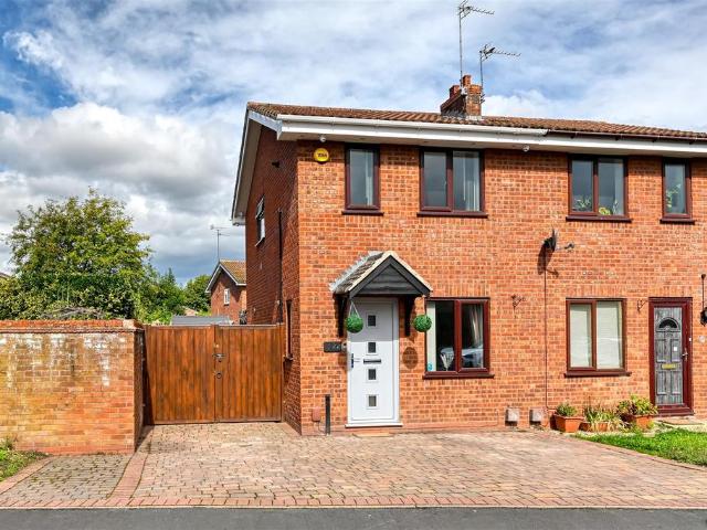 2 bedroom semi detached house for sale