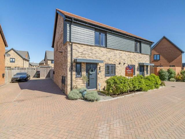2 bedroom semi detached house for sale