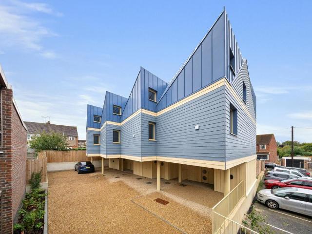2 bedroom semi detached house for sale