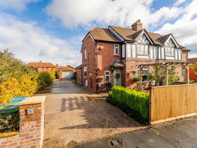 2 bedroom semi detached house for sale