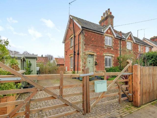 2 bedroom semi detached house for sale
