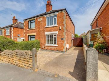 2 bedroom semi detached house for sale