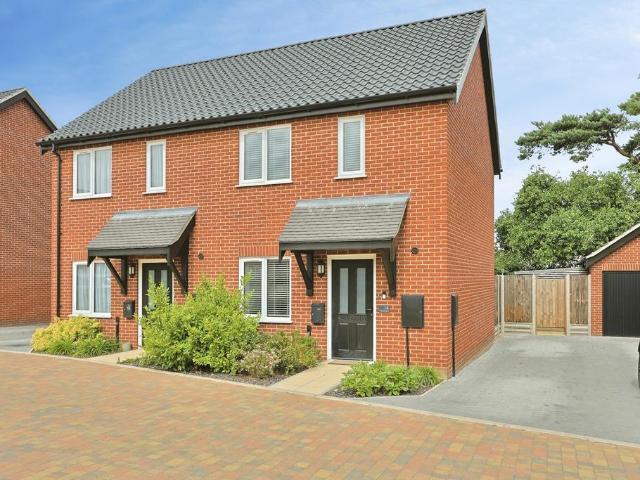2 bedroom semi detached house for sale
