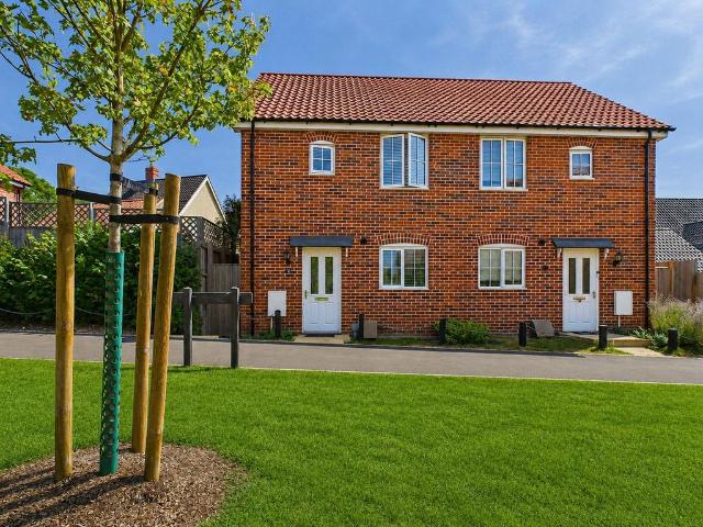 2 bedroom semi detached house for sale