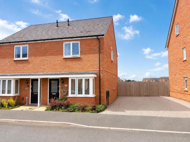 2 bedroom semi detached house for sale