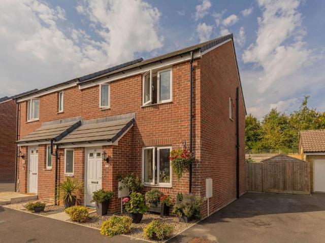 2 bedroom semi detached house for sale