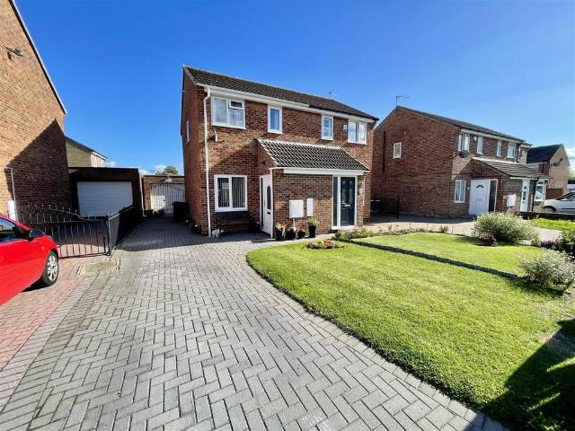 2 bedroom semi detached house for sale