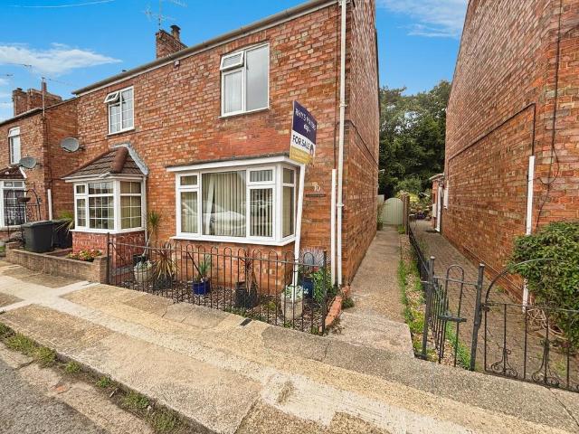 2 bedroom semi detached house for sale