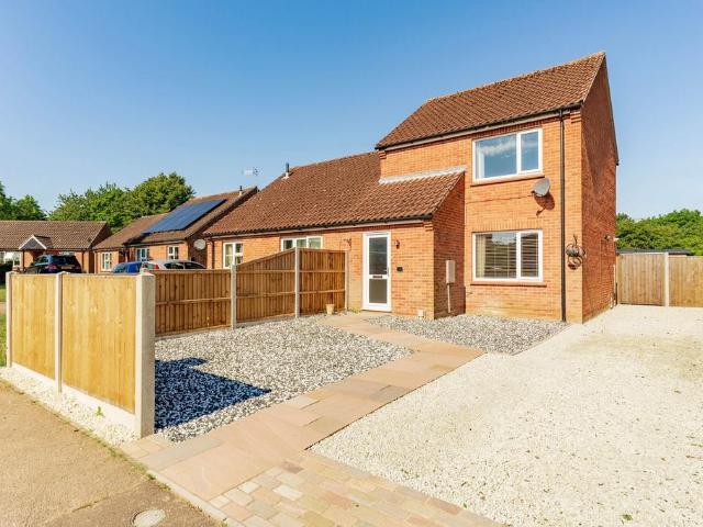 2 bedroom semi detached house for sale