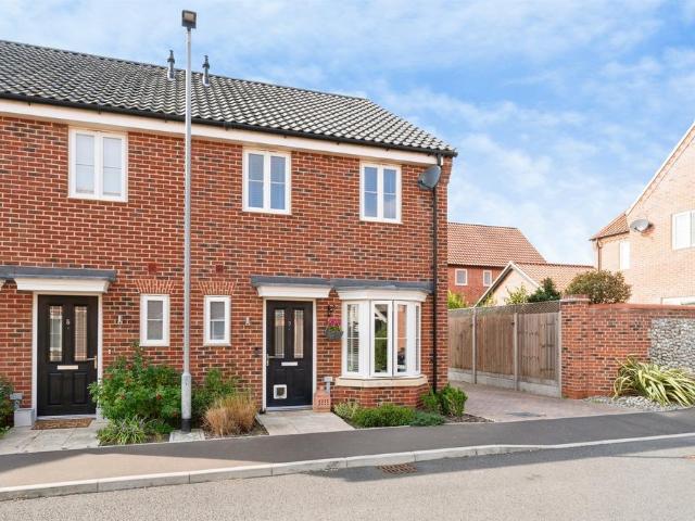 2 bedroom semi detached house for sale
