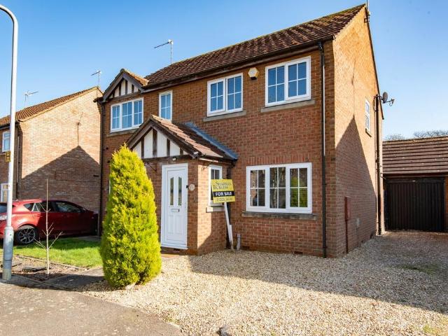 2 bedroom semi detached house for sale
