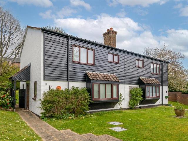 2 bedroom semi detached house for sale