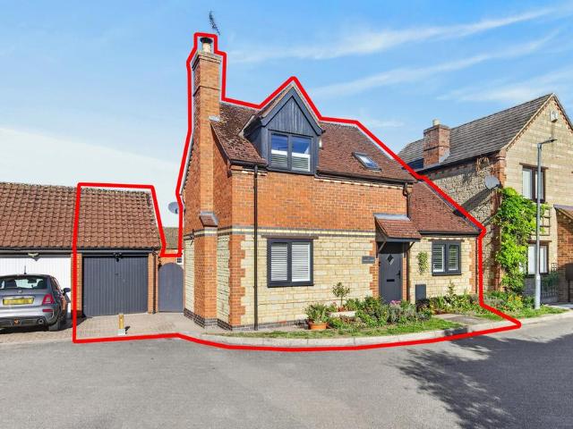 2 bedroom semi detached house for sale