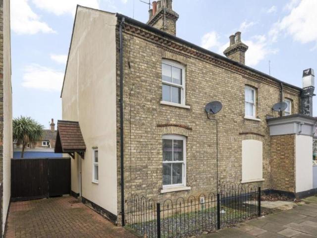 2 bedroom semi detached house for sale