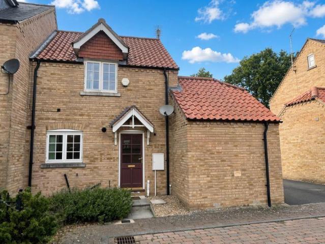 2 bedroom semi detached house for sale