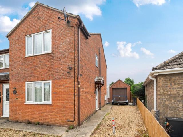 2 bedroom semi detached house for sale