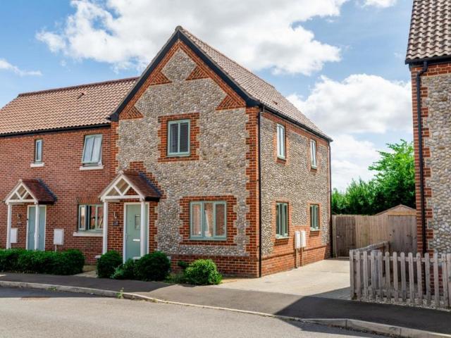 2 bedroom semi detached house for sale