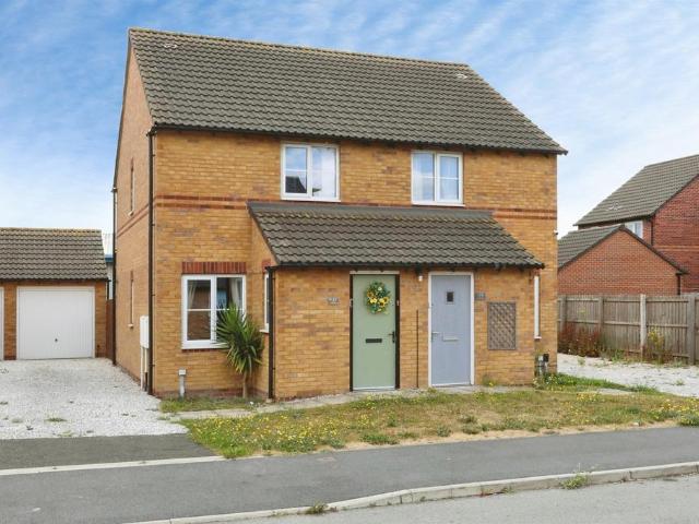 2 bedroom semi detached house for sale
