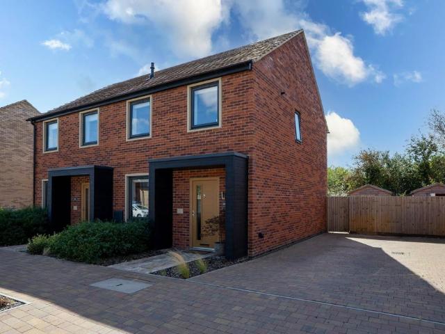 2 bedroom semi detached house for sale