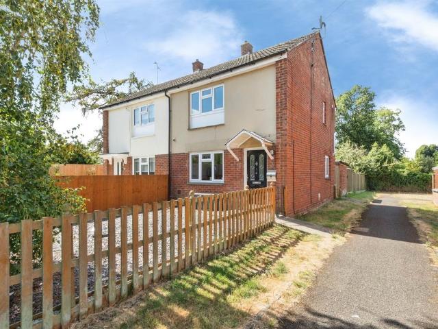 2 bedroom semi detached house for sale