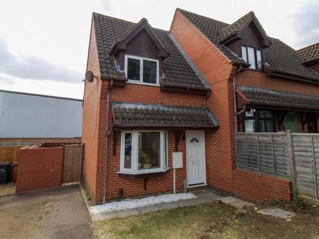 2 bedroom semi detached house for sale