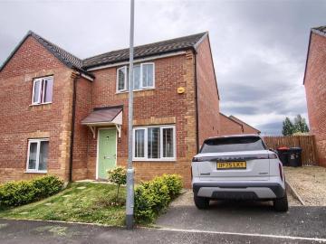 2 bedroom semi detached house for sale