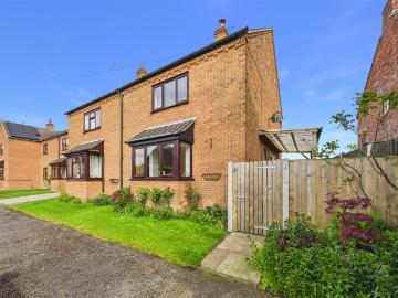 2 bedroom semi detached house for sale