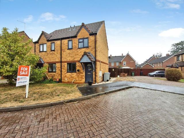 2 bedroom semi detached house for sale