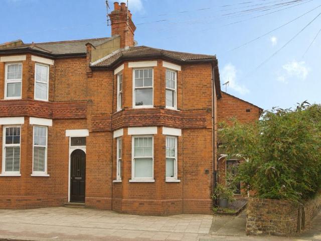 2 bedroom maisonette for sale