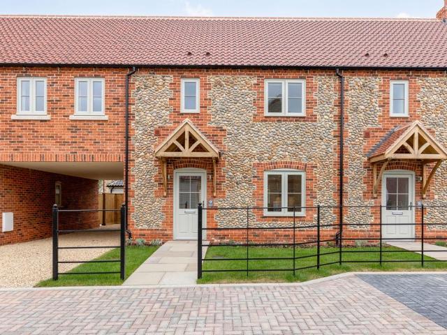 2 bedroom semi detached house for sale