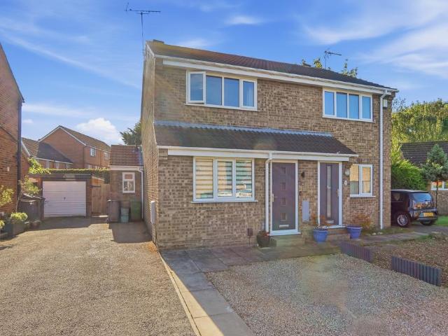 2 bedroom semi detached house for sale