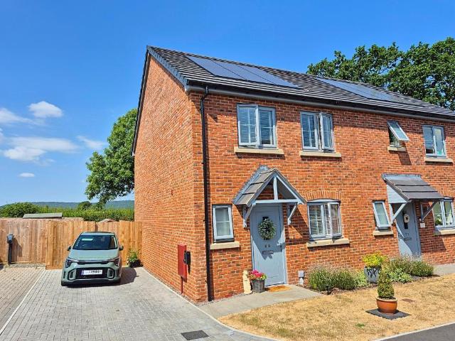 2 bedroom semi detached house for sale