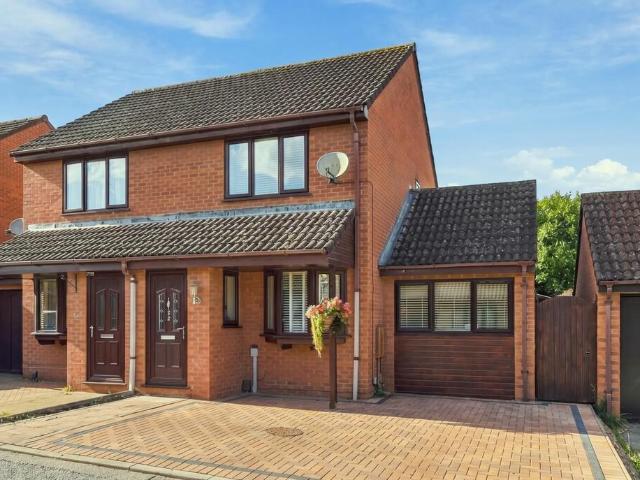 2 bedroom semi detached house for sale