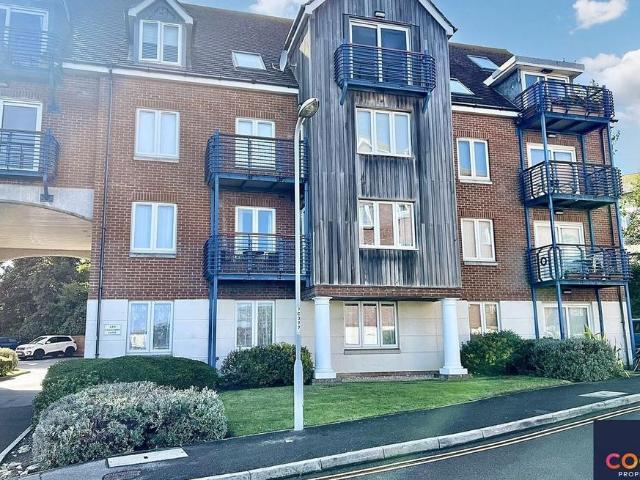 2 bedroom ground flat for sale