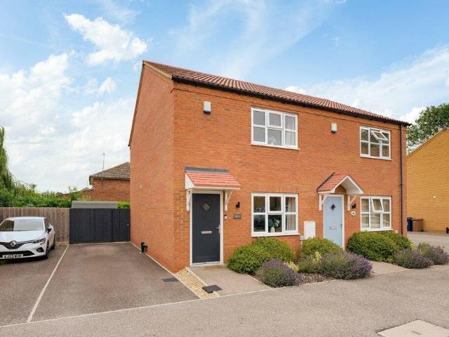 2 bedroom semi detached house for sale