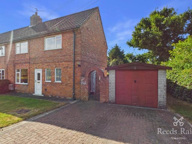 2 bedroom semi detached house for sale
